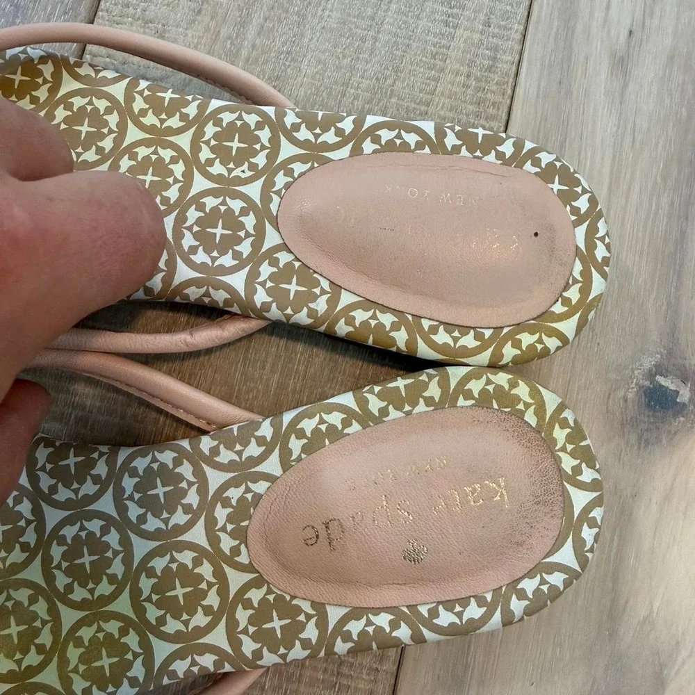 Kate Spade pink and gold sandals with bow detail. Size: US 6